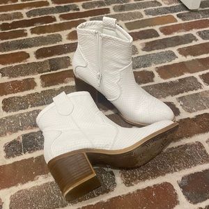 Worn once! Dirty laundry white booties size 7.5